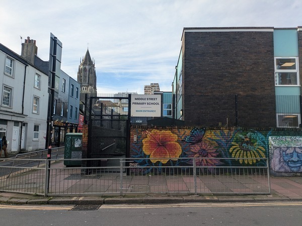 Picture of the school entrance at Middle Street Primary School